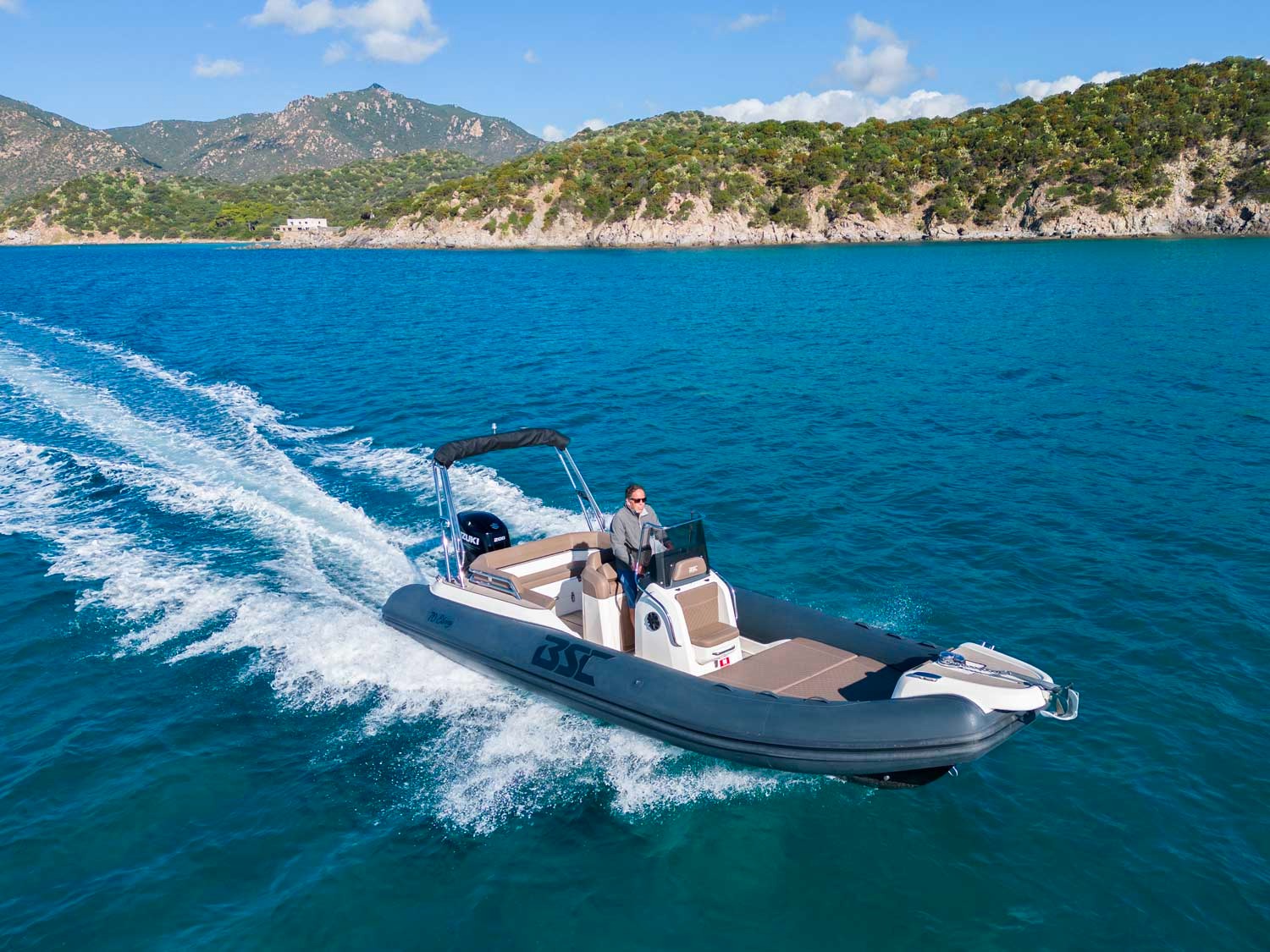 Gommone BSC 70 di Blue Sea Charter per noleggio gommoni a Cagliari, escursioni in mare Sardegna