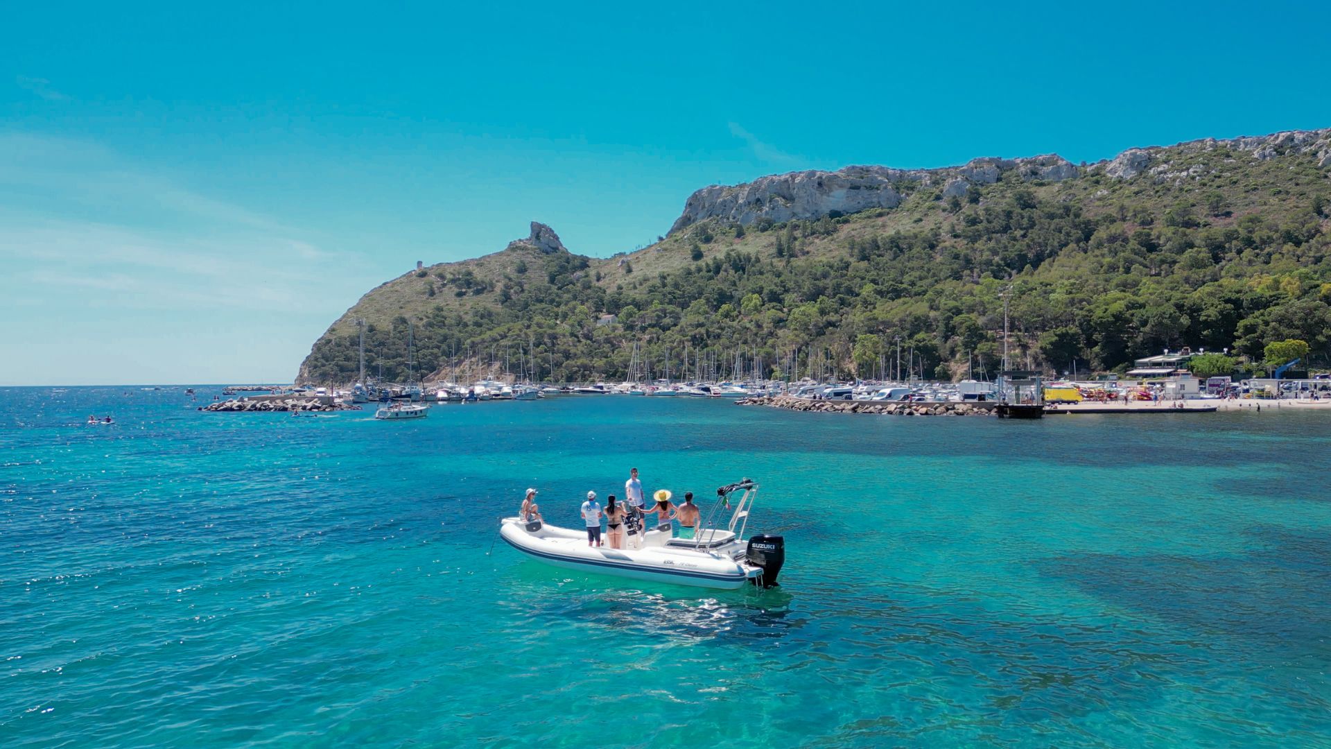 Sfondo panoramico noleggio gommoni Cagliari con Blue Sea Charter